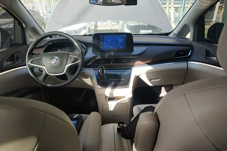 Used Buick GL8 2023 Land Executive Class Comfort Model