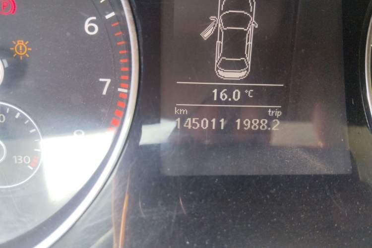 Used Volkswagen Magotan 2012 Revised Version 1.8TSI Leading Edition Odometer Close Up