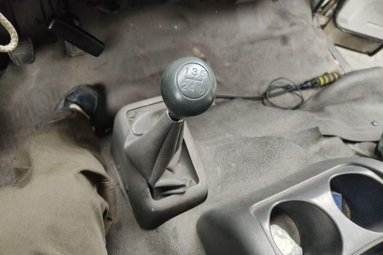 Used Jinbei Hiace 2014 2.0L 5th Generation Kuaiyunwang Business Version 4G20B
