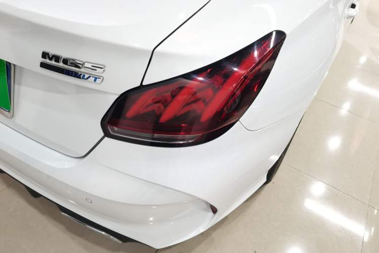 Used MG 5 2022 180 DVVT CVT Youth Luxury Edition
