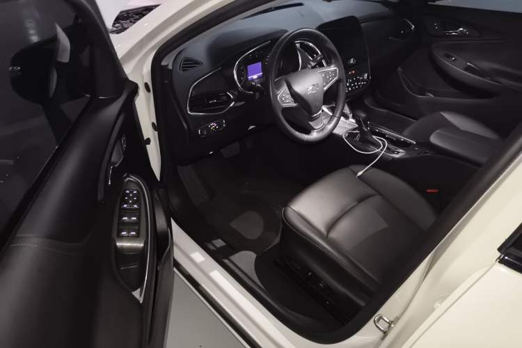 Used Chevrolet Malibu XL 2022 Redline 550T Automatic Sport Edition Driver Seat