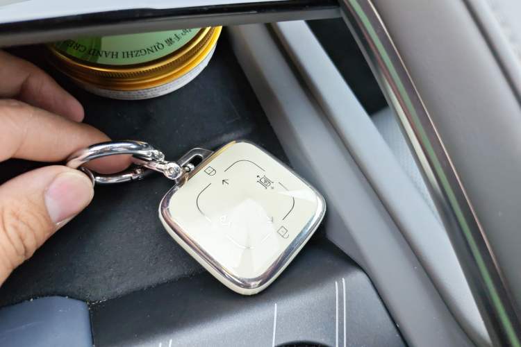 Used Zeekr 001 2025 WE Edition 100 kWh Rear-Wheel Drive Vehicle Key