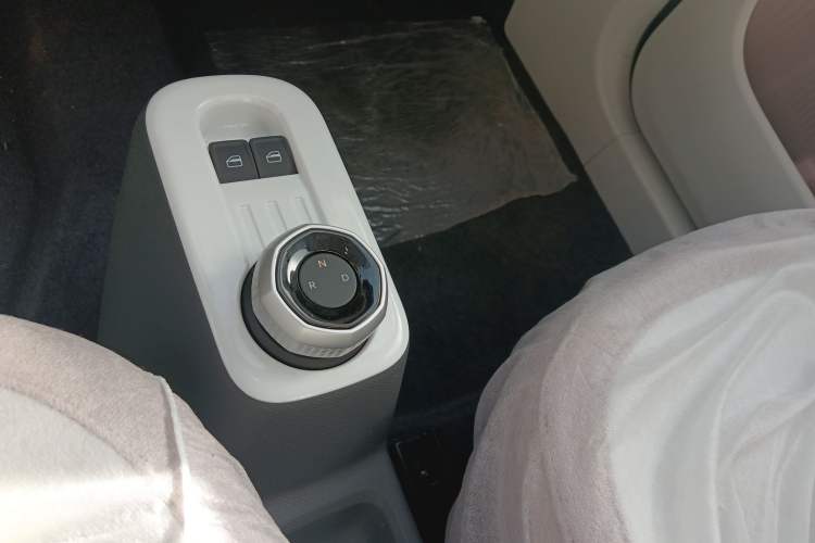 Used Geely Galaxy Panda 2025 210 km – Yuanqi Bear Gear Lever