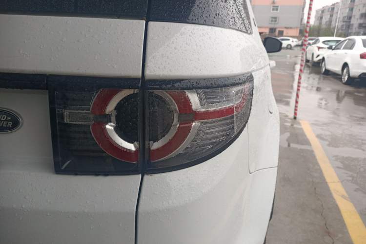 Used Land Rover Discovery Sport 2018 240 PS SE Version Exterior 3