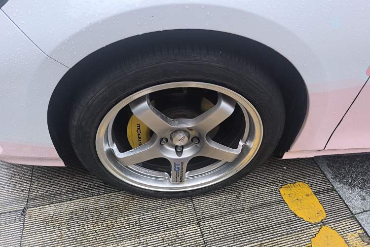 Used GAC Trumpchi EMPOW 2021 270T DCT J15 Version Left Front Wheel Hub