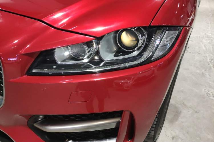 Used Jaguar F-PACE 2016 2.0T Two-Wheel-Drive R-Sport Sport Edition
