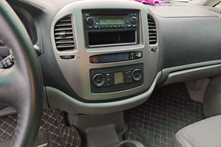 Used FORTHING Lingzhi 2011 QA 2.4L Short-Wheelbase Comfort Edition Audio And AC Panel