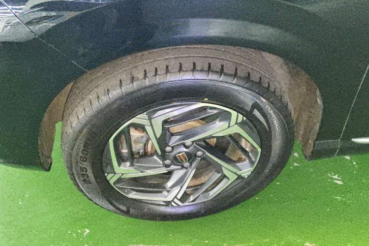 Used Hongqi HS3 2023 1.5T Two-Wheel Drive Shanwei Edition Left Front Wheel Hub