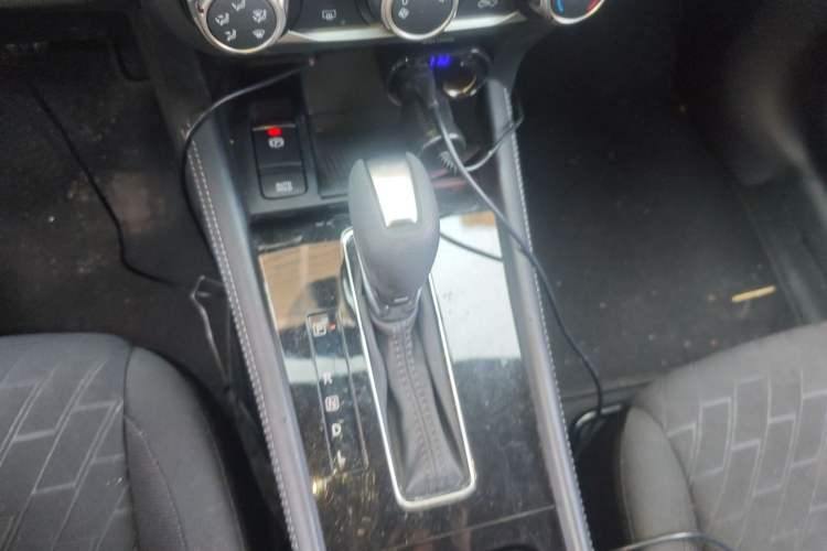 Used Nissan Kicks 2023 Jingqing Edition 1.5L Combining "Power" with a Stylish Touch Gear Lever