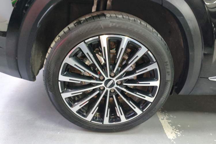 Used Geely Auto Monjaro L 2025 Dongfang Yao 2.0TD Automatic All-Wheel-Drive Wangyue Edition Right Rear Wheel Hub