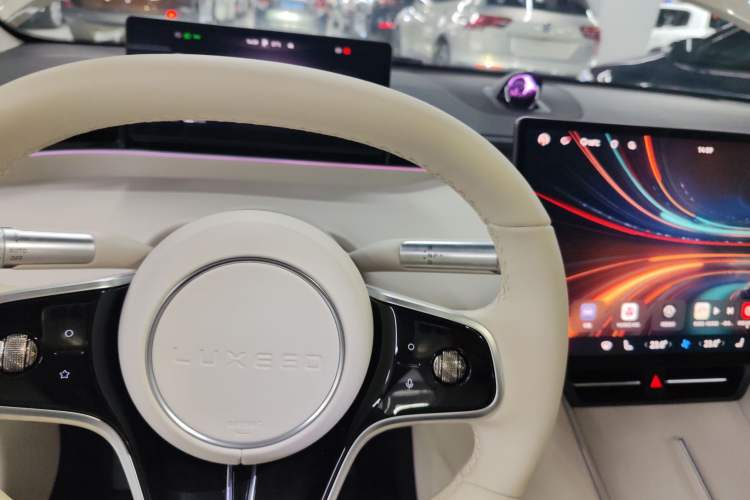 Used Hima Luxeed S7 2025 855 km Max