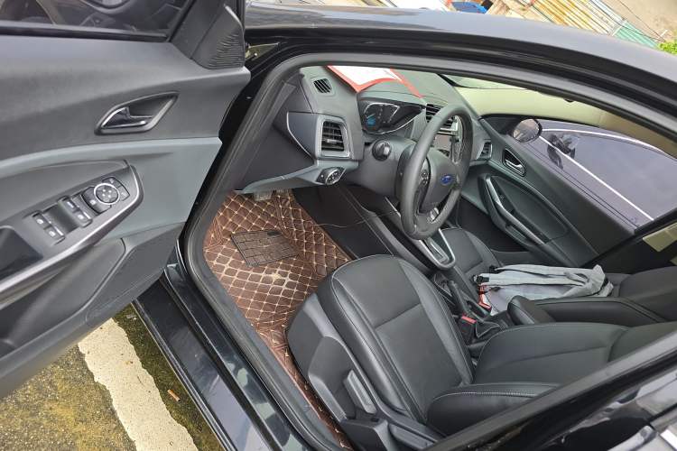 Used Ford Escort 2015 1.5L Automatic Fashion Model Driver Seat