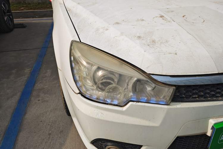 Used Soueast V3 Lingyue 2014 1.5L Manual Smart Edition Right Front Headlight