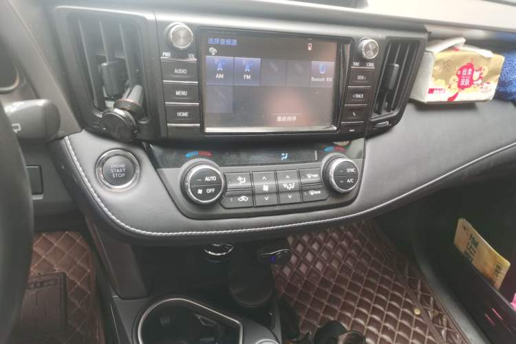 Used Toyota RAV4 2019 2.0L CVT Two-Wheel Drive Luxury Version China VI Standard