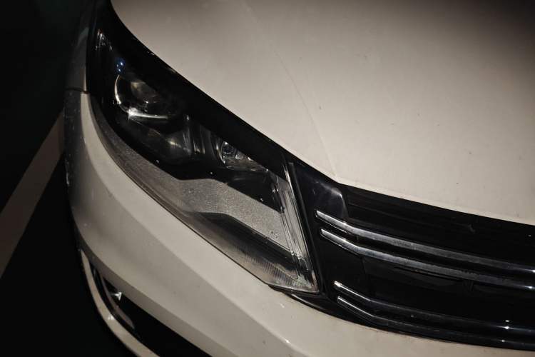 Used Volkswagen Tiguan 2015 1.8TSI Automatic Two-Wheel Drive Luxury Model Right Front Headlight