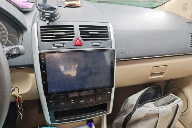 Used BAIC E Series 2013 Hatchback 1.5L Automatic Lotte Edition Audio And AC Panel