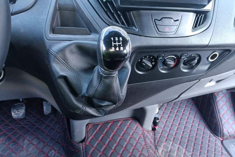 Used Ford Transit 2017 2.0T Diesel Multi-Function Commercial Vehicle Mid-Drive Mid-Roof China V Standard
