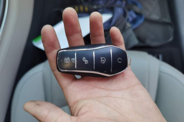 Used BYD Han 2025 EV Intelligent Driving Edition 701KM LiDAR Flagship Model Vehicle Key