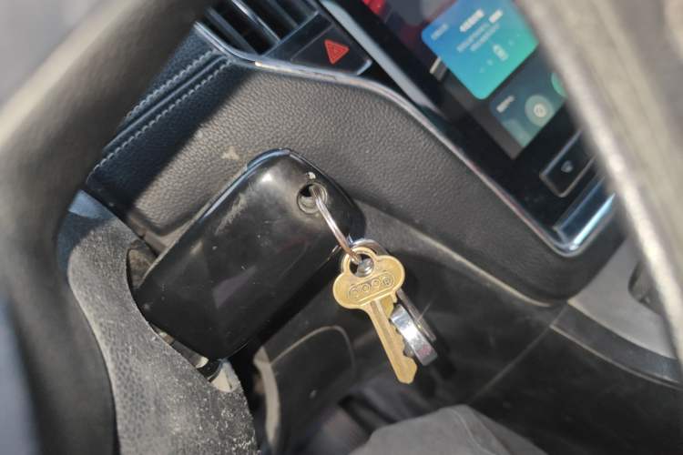 Used Roewe RX5 2016 20T Two-Wheel Drive Manual Transmission Internet Smart Edition
