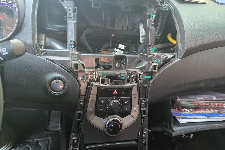 Used Hyundai Elantra (5th Generation / Langdong) 2012 1.6L Manual Leading Model
