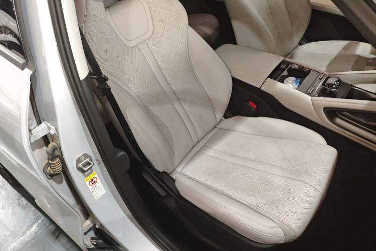 Used BYD Yuan UP 2024 401KM Leading Edition Right Front Seat