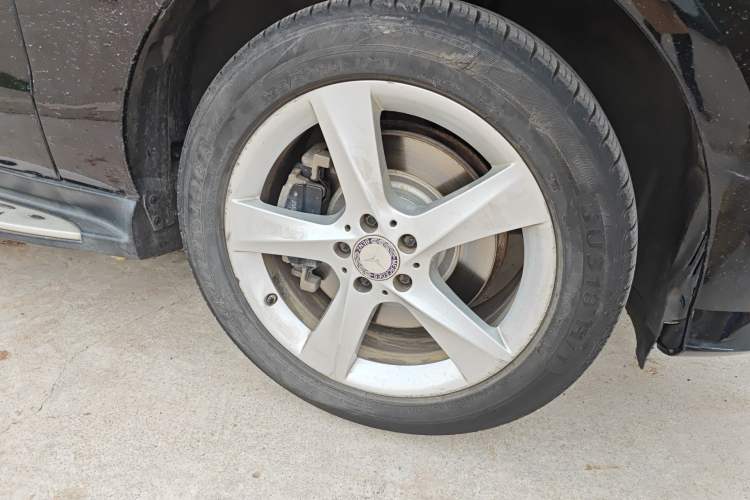 Used Mercedes-Benz M-Class 2014 ML 400 4MATIC Dynamic Model Right Front Wheel Hub