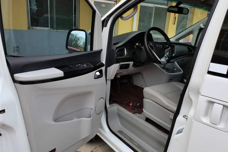 Used JAC Refine M5 2013 2.0T Gasoline Automatic Business Edition
