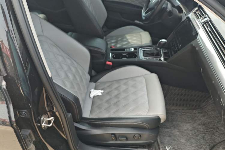 Used Volkswagen Magotan 2023 2 Million Units Limited Edition 330TSI DSG Leading Version
