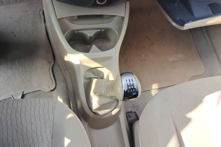 Used Nissan Livina 2010 Jingyue Edition 1.6L Manual All-Around Model
