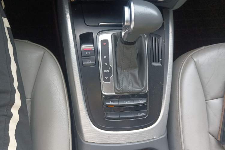 Used Audi Q5 2013 40 TFSI Technology Edition Gear Lever