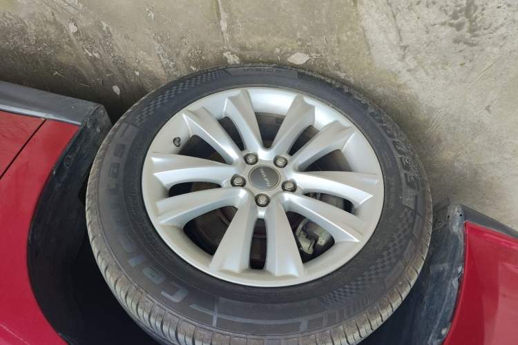 Used Haval H2 2014 1.5T Manual Two-Wheel Drive Elite Edition Left Front Wheel Hub