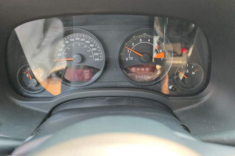 Used Jeep Compass 2015 2.0L two-wheel drive sport version