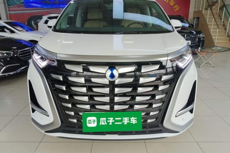 Used Denza D9 2022 DM-i 1040 Prestige Model