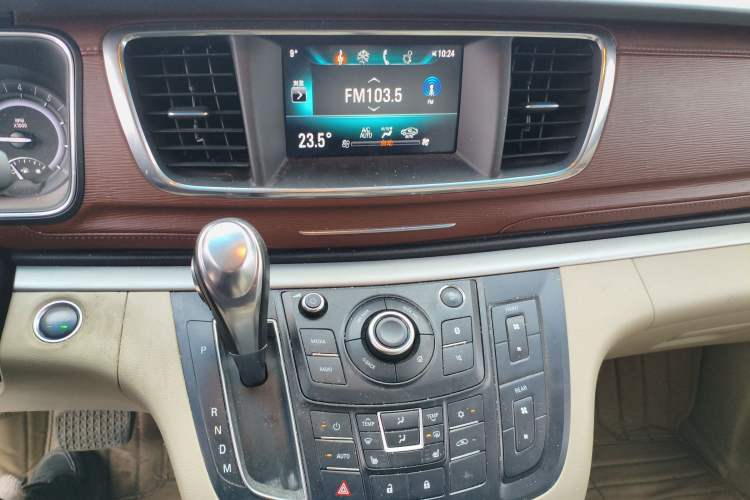 Used Buick GL8 2017 25S Prestige Version China V Standard Audio And AC Panel