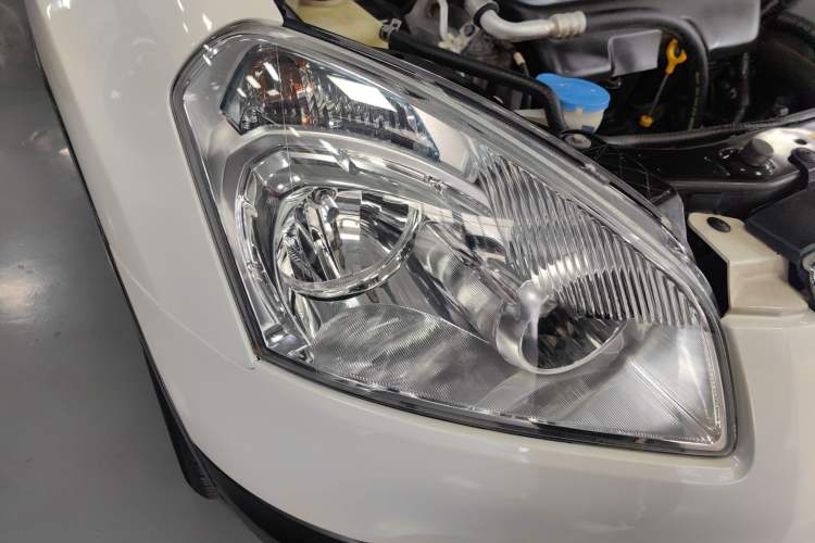 Used Nissan Qashqai 2011 2.0 XL Fire CVT 2WD Right Front Headlight