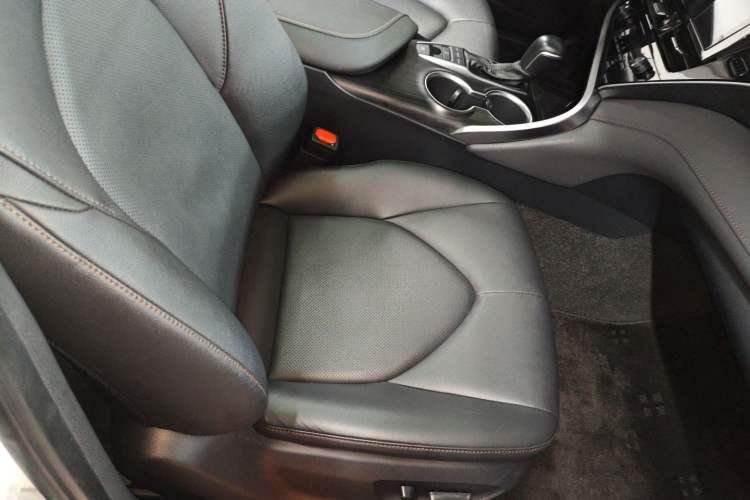 Used Toyota Camry 2021 2.5G Luxury Edition Right Front Seat