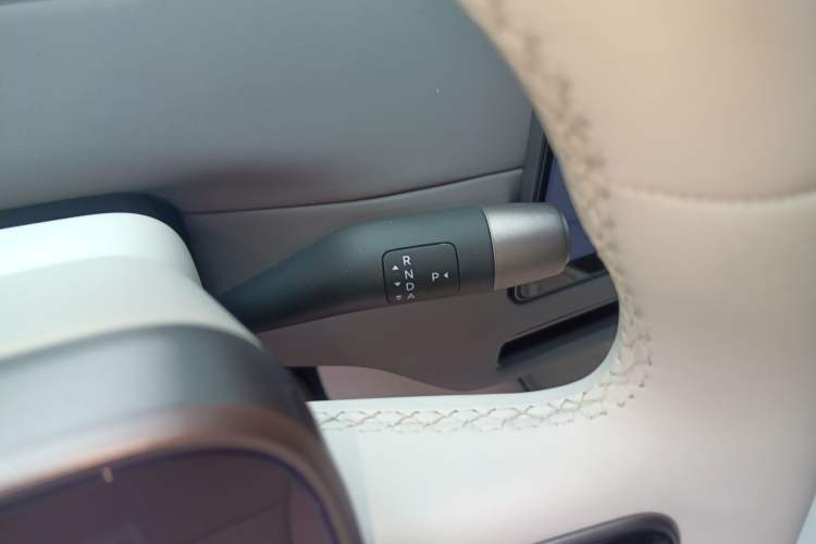 Used Li Auto Li Auto i6 2025 Model Four-Wheel-Drive Standard Type
