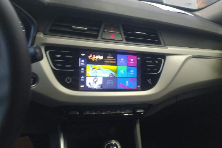 Used Geely Auto Vision X3 2019 Upgraded Model 1.5L CVT Prestige Version Audio And AC Panel