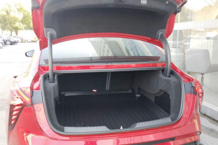 Used Hongqi Tiangong 05 2025 550 Smart Selection Trunk