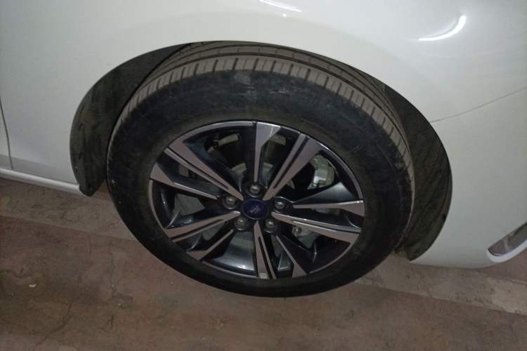 Used Ford Escort 2021 1.5L Automatic Platinum Edition Right Front Wheel Hub