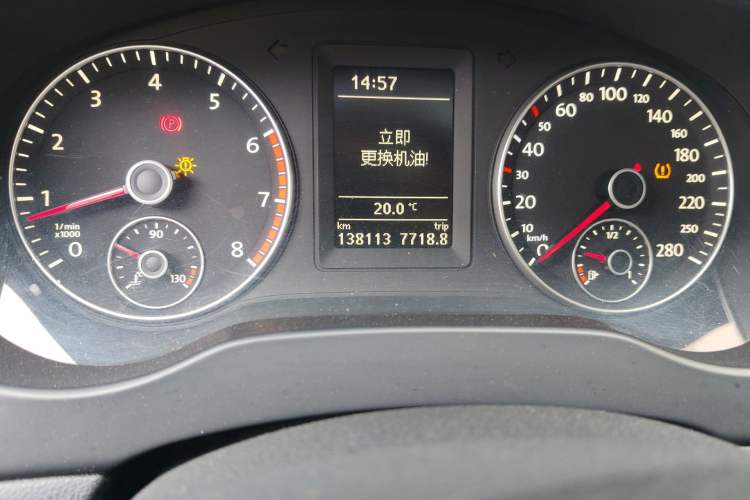 Used Volkswagen Sagitar 2014 Revised Version 1.4TSI Manual - Fashion Edition Odometer Close Up