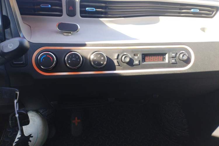 Used Wuling Hongguang MINIEV 2020 Lite Version Lithium Iron Phosphate Audio And AC Panel