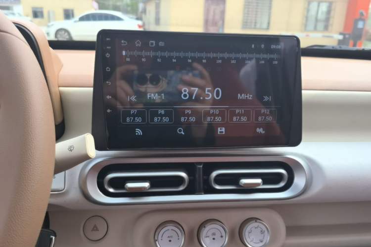 Used Wuling Hongguang MINIEV 2024 3rd Generation 215km Youth Edition Audio And AC Panel