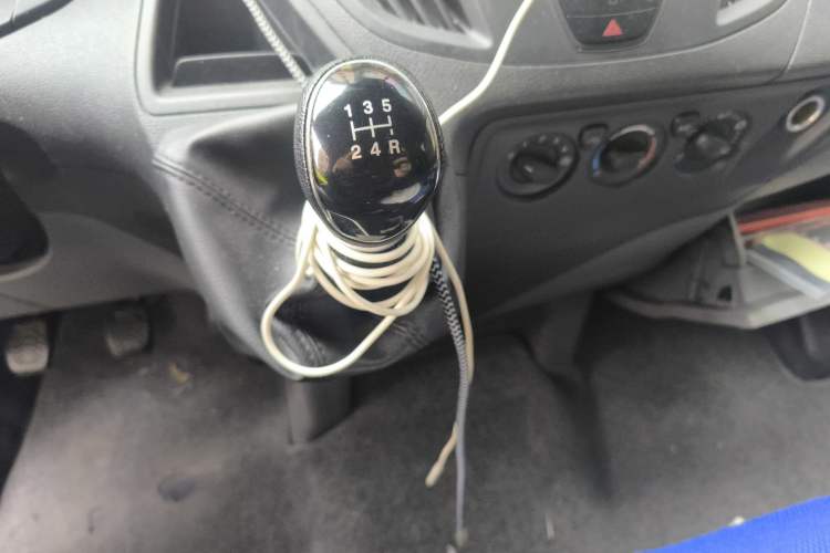 Used Ford Transit 2020 2.0T Diesel Multi-Function Commercial Vehicle Mid-Chassis Low-Roof Design with Dual Rear Doors Emission Standard China V Gear Lever