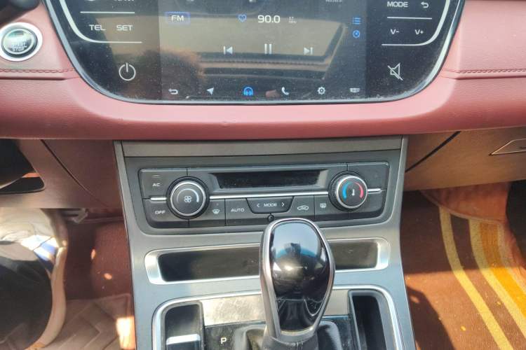 Used Geely Auto Vision S1 2019 Upgraded Model 1.5L CVT Luxury Version Audio And AC Panel