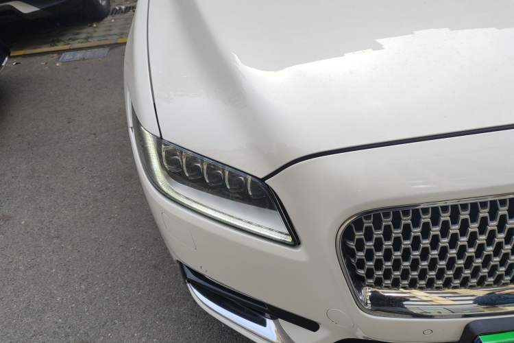 Used Lincoln Continental 2017 3.0T Four-Wheel Drive Prestige Edition Right Front Headlight