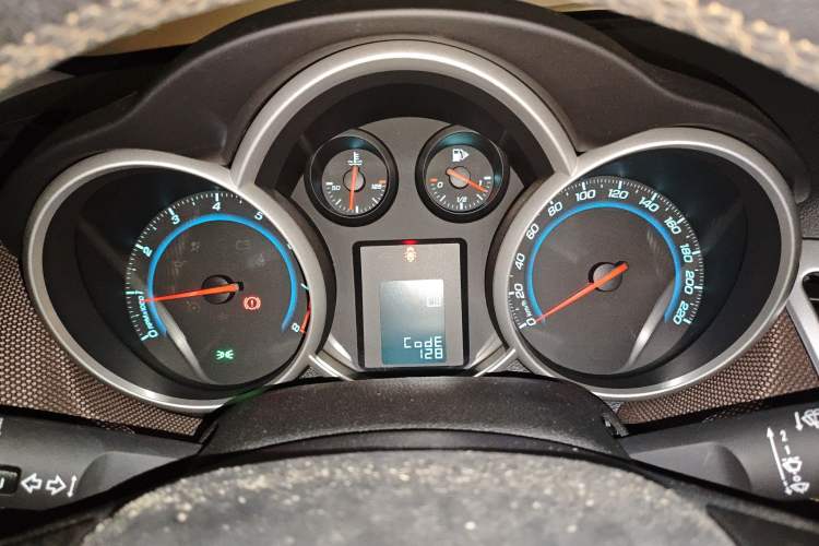 Used Chevrolet Cruze 2013 Hatchback 1.6L Manual Luxury Model
