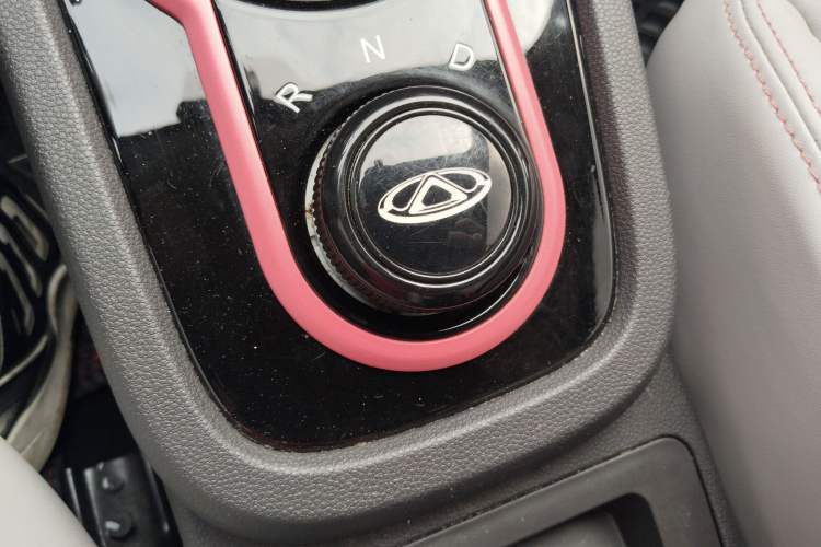 Used Chery Little Ant 2022 Sweet Pink Edition Half-Sugar Version Lithium Iron Phosphate 29.2 kWh 30 kW 301 km