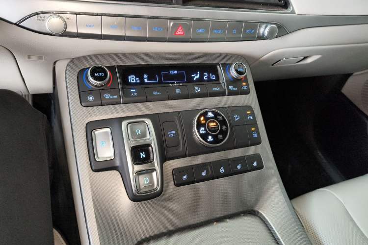 Used Hyundai Palisade 2021 3.5L Automatic 4x4 GLS Gear Lever