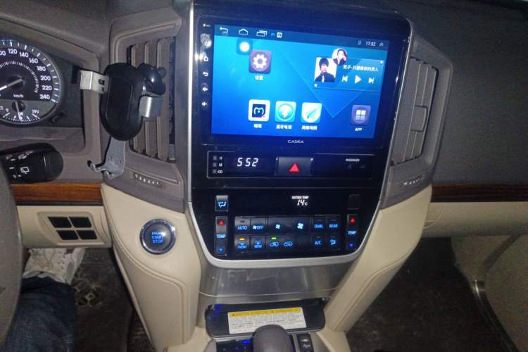 Used Toyota Land Cruiser 2018 4.0 GX-R Eight Cylinders No Winch Outboard Mount Middle East
